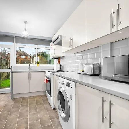 Stylish 3 Bedroom House - Parking - Garden - Great Barr - Netflix - Rated -121j * Birmingham